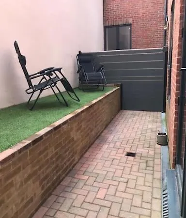 Central Camberley Apartment - Parking - Garden Esterno foto