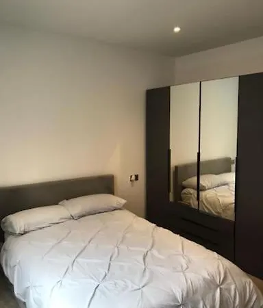 Central Camberley Apartment - Parking - Garden Esterno foto